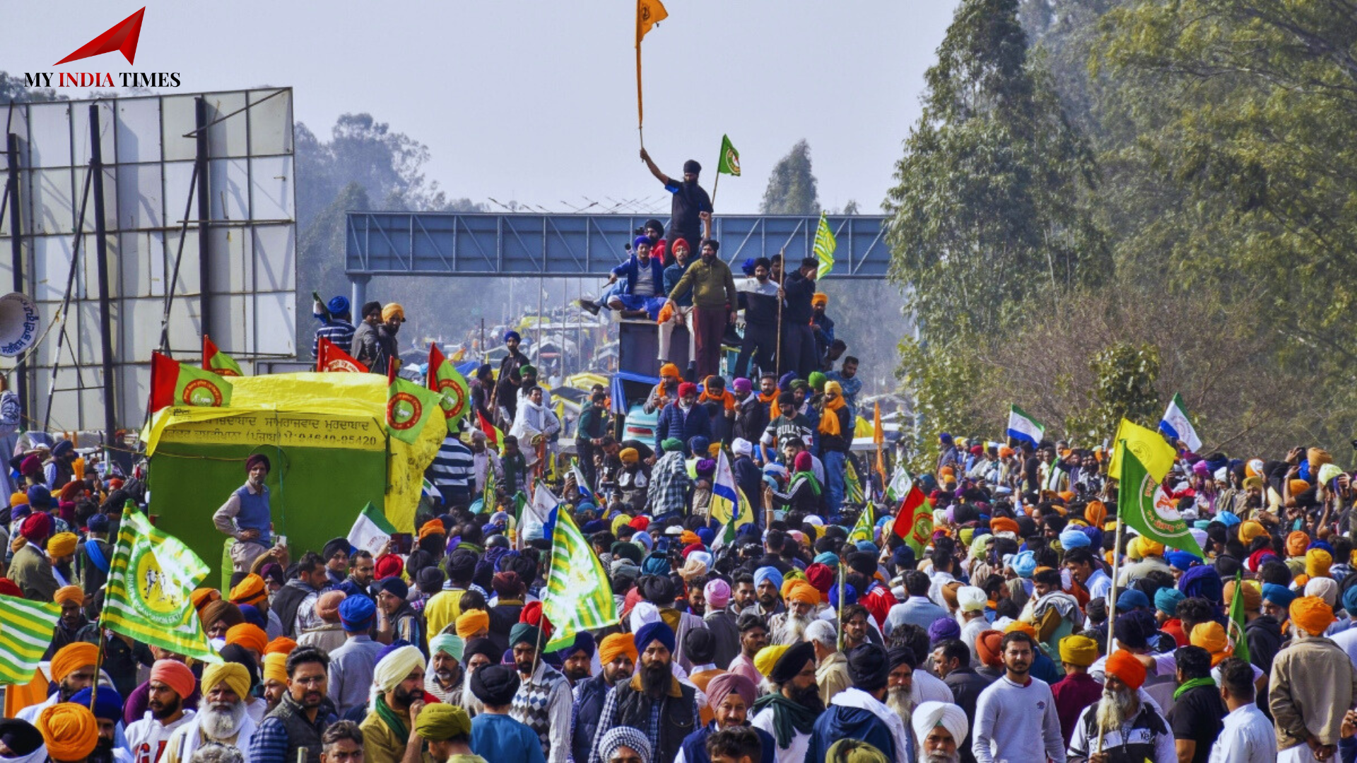 Anticipating Disruptions: Noida-Delhi Borders Face Tight Security and Traffic Diversions
In light of the upcoming farmers' protest in Delhi, the Gautam Buddh Nagar Police has issued a detailed traffic advisory to help commuters prepare for potential